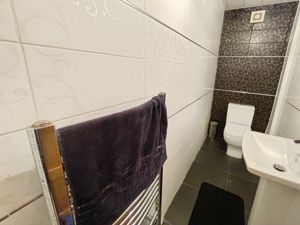 Guest wc- click for photo gallery
